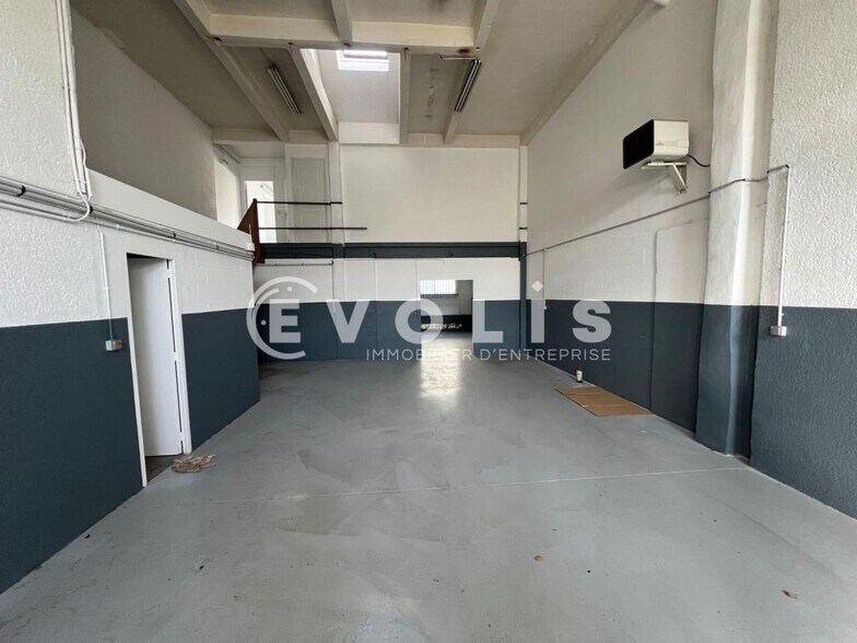 Light Industrial in Combs-la-Ville to rent - Building Photo - Image 2 of 10