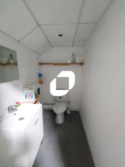 Light Industrial in Élancourt to rent - Interior Photo - Image 3 of 10