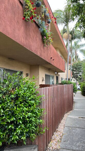 3836 Mentone Ave, Culver City, CA for sale - Building Photo - Image 2 of 7