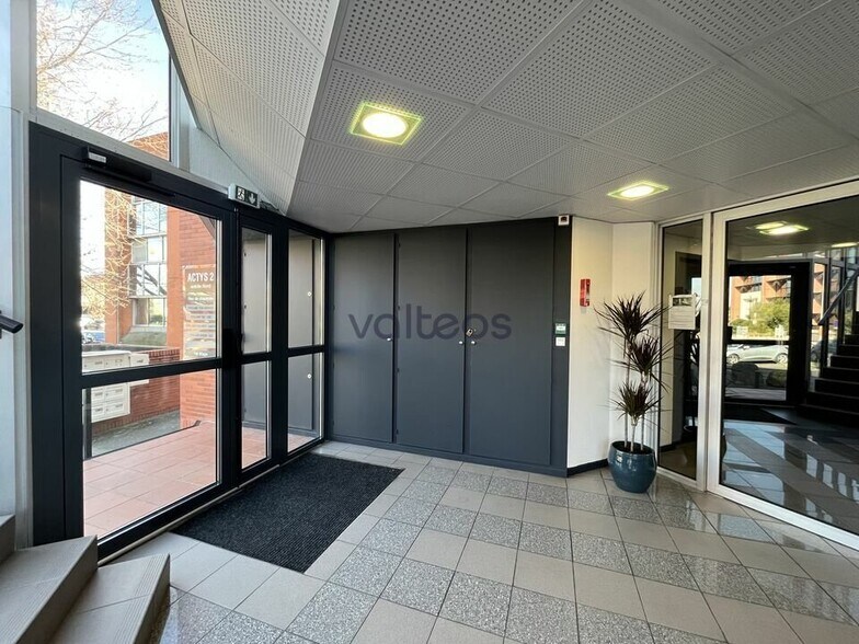 221 Rue Carmin, Labège to rent - Lobby - Image 3 of 5