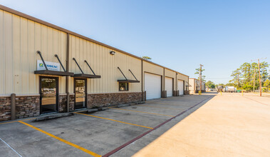 11118-11200 Cox rd, Conroe, TX for rent Building Photo- Image 1 of 3