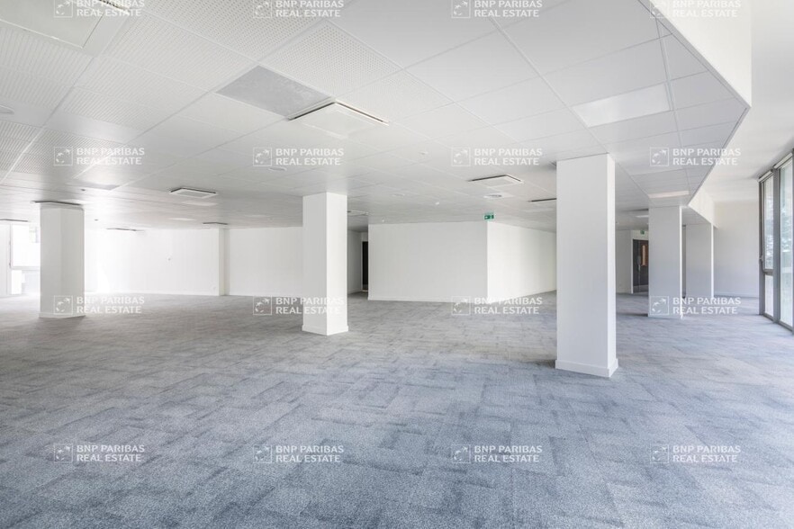 Office in Marseille to rent - Building Photo - Image 3 of 18