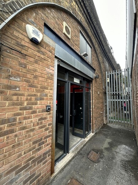 Galena Rd, London to rent - Building Photo - Image 2 of 2