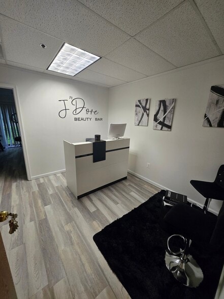 450 Maple Ave E, Vienna, VA to rent - Building Photo - Image 2 of 31