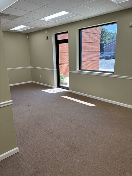 349 E Pulaski Hwy, Elkton, MD for rent - Interior Photo - Image 3 of 23