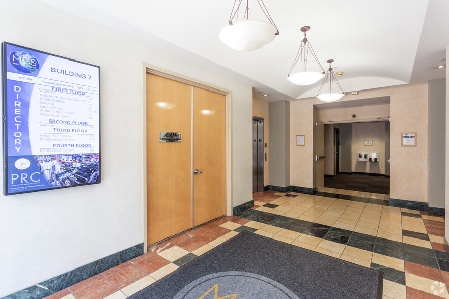 1600 Rosecrans Ave, Manhattan Beach, CA for rent - Lobby - Image 3 of 15