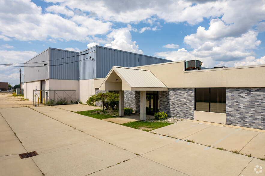 32471 Industrial Dr, Madison Heights, MI for sale - Building Photo - Image 2 of 4