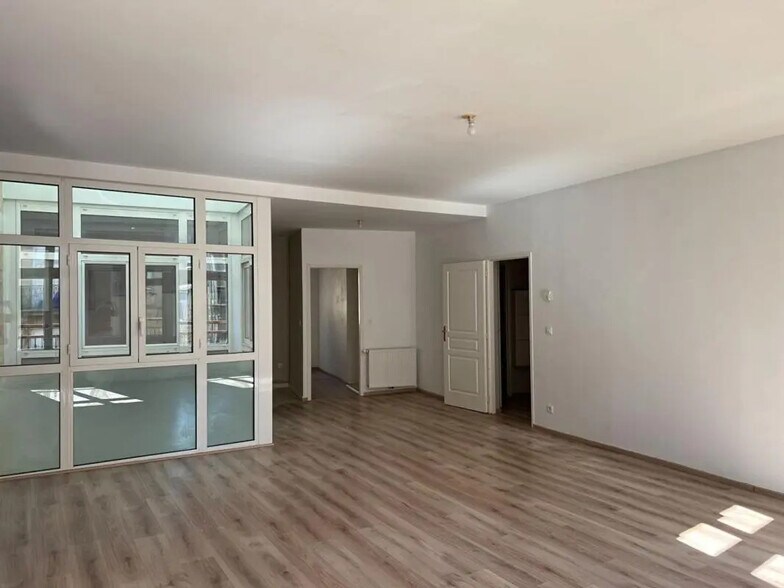 Office in Bordeaux to rent - Interior Photo - Image 3 of 5