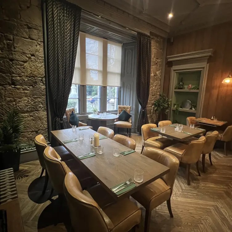 14 London Rd, Kilmarnock to rent Building Photo- Image 1 of 8