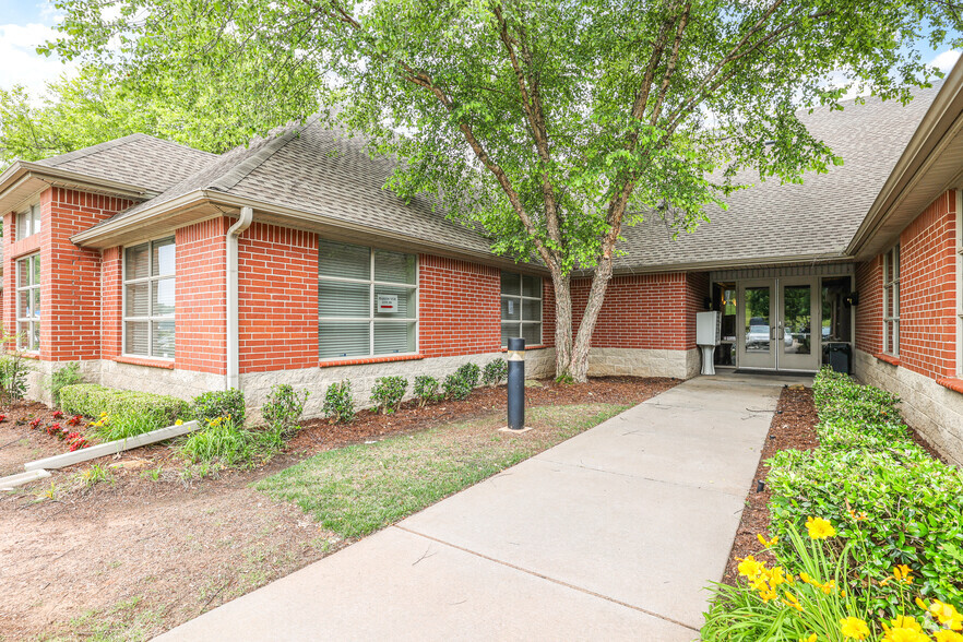 3000 S Berry Rd, Norman, OK for sale - Building Photo - Image 3 of 20