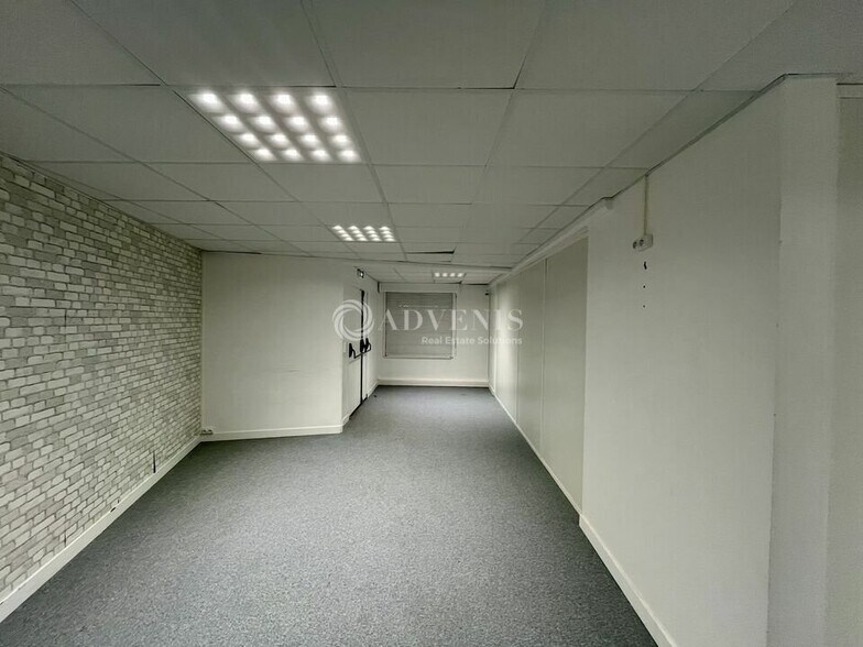 Office in Cergy to rent - Interior Photo - Image 3 of 12