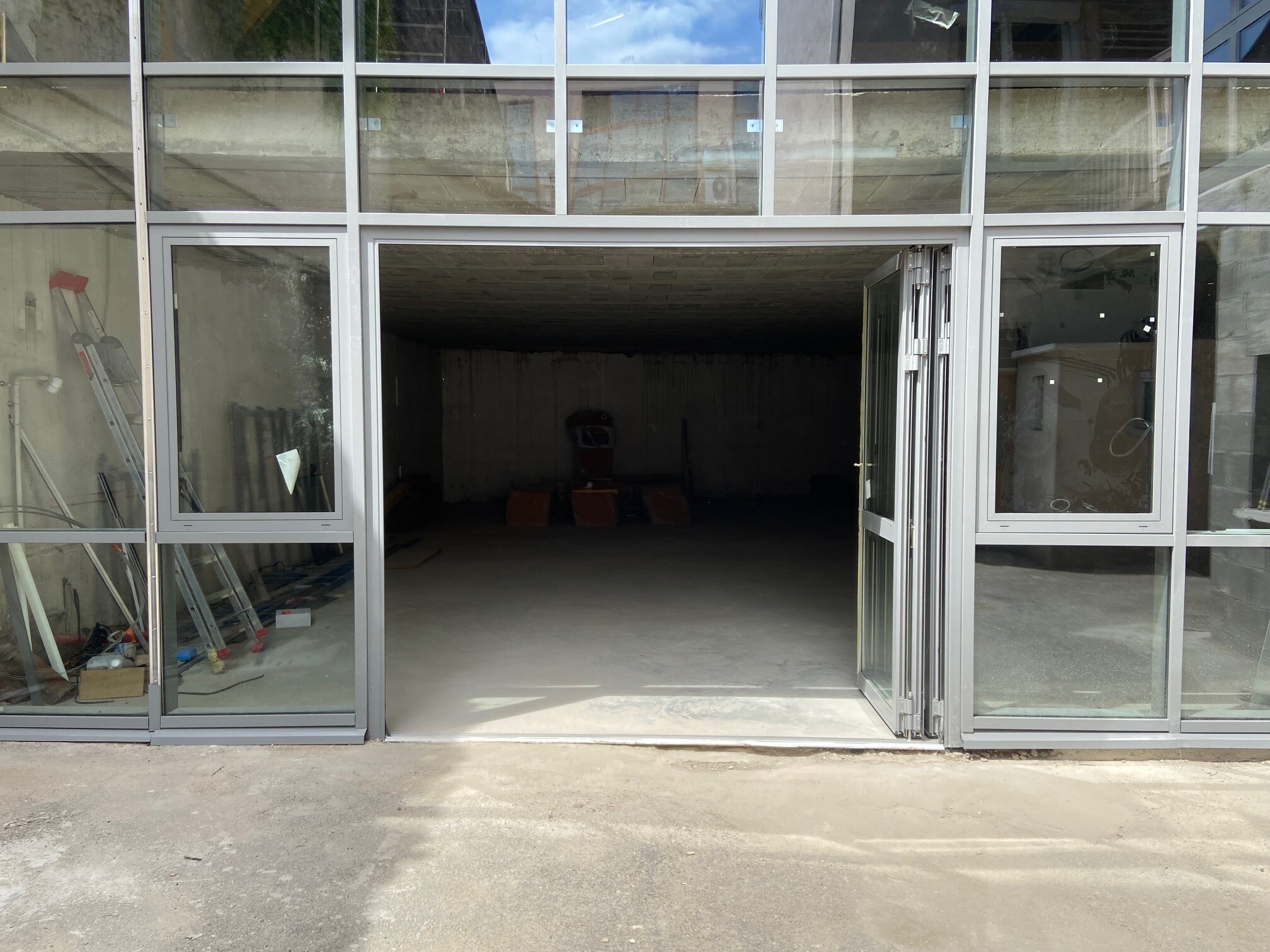 Light Industrial in Lyon to rent Building Photo- Image 1 of 6