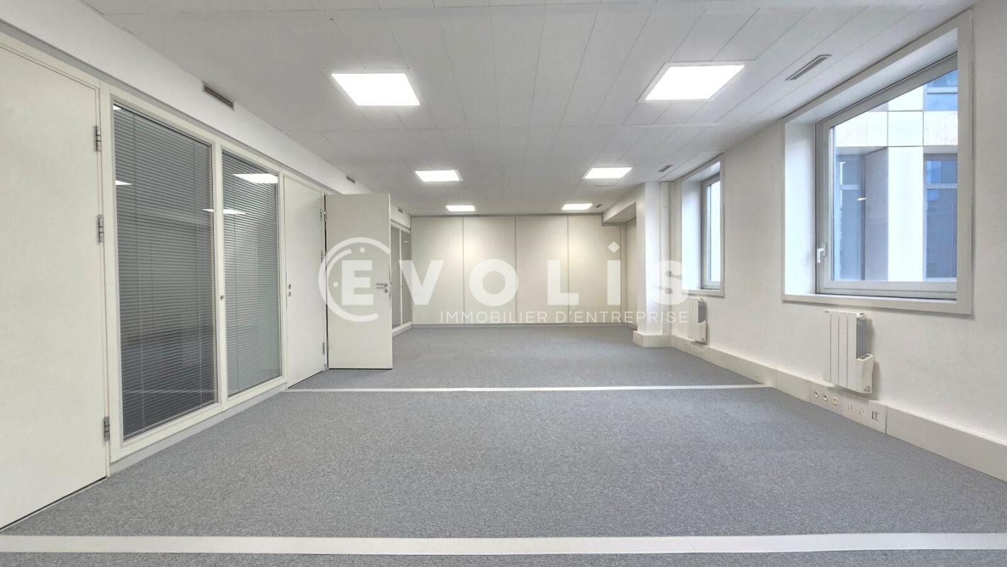39-41 Rue Louis Blanc, Courbevoie to rent Building Photo- Image 1 of 16