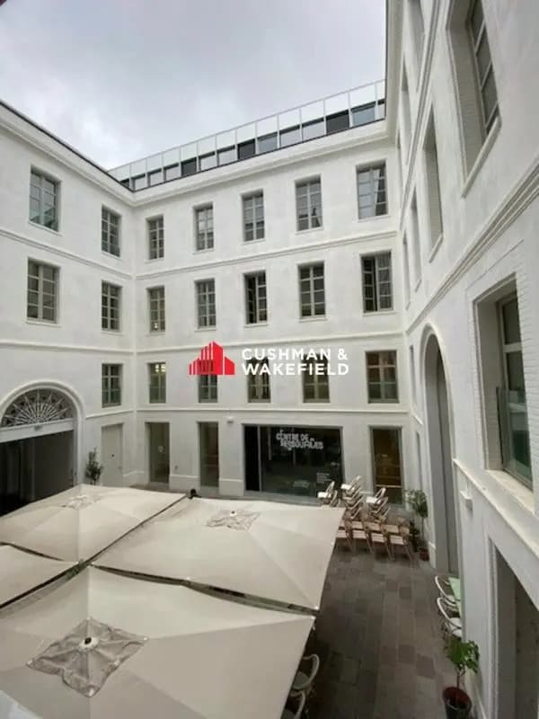 Location Bureaux 250 m² - Photo 1
