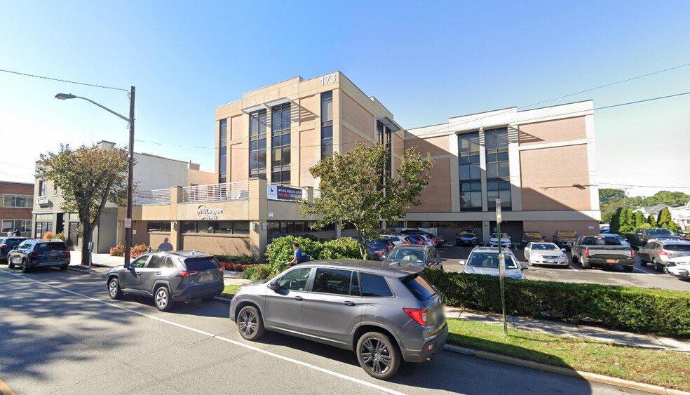 173 Mineola Blvd, Mineola, NY for sale - Building Photo - Image 1 of 1