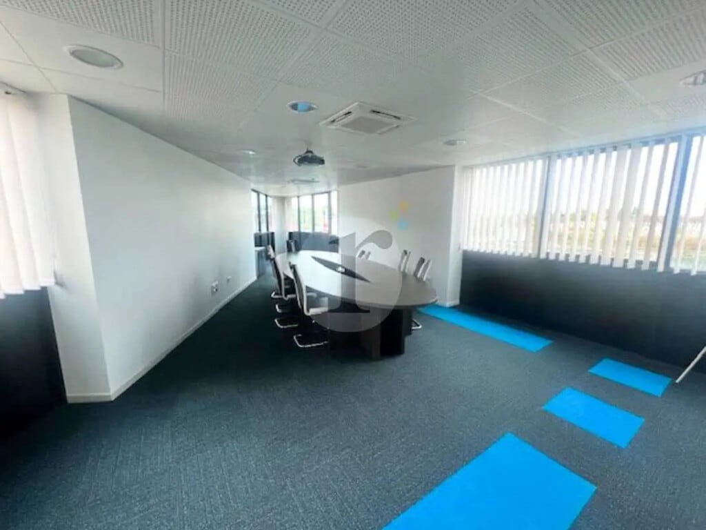 Vente Bureaux 900 m² - Photo 1