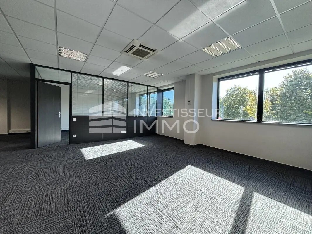 Office in Bry-sur-Marne to rent Interior Photo- Image 1 of 7