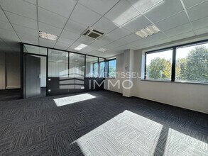 Office in Bry-sur-Marne to rent Interior Photo- Image 1 of 7