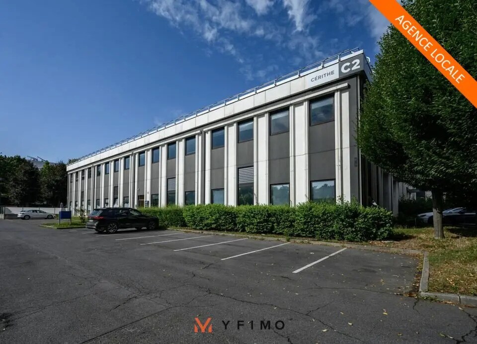 Office in Cergy to rent Building Photo- Image 1 of 17