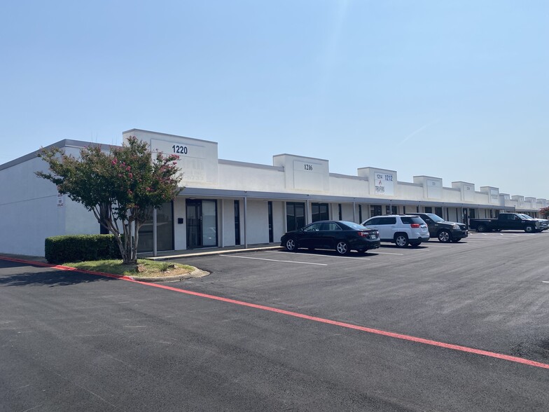 1100-1120 Luke St, Irving, TX for rent - Building Photo - Image 1 of 3