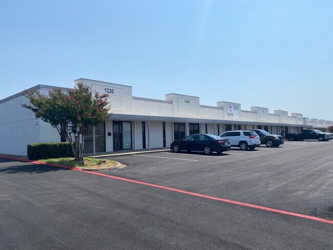 More details for 1100-1120 Luke St, Irving, TX - Light Industrial to Rent