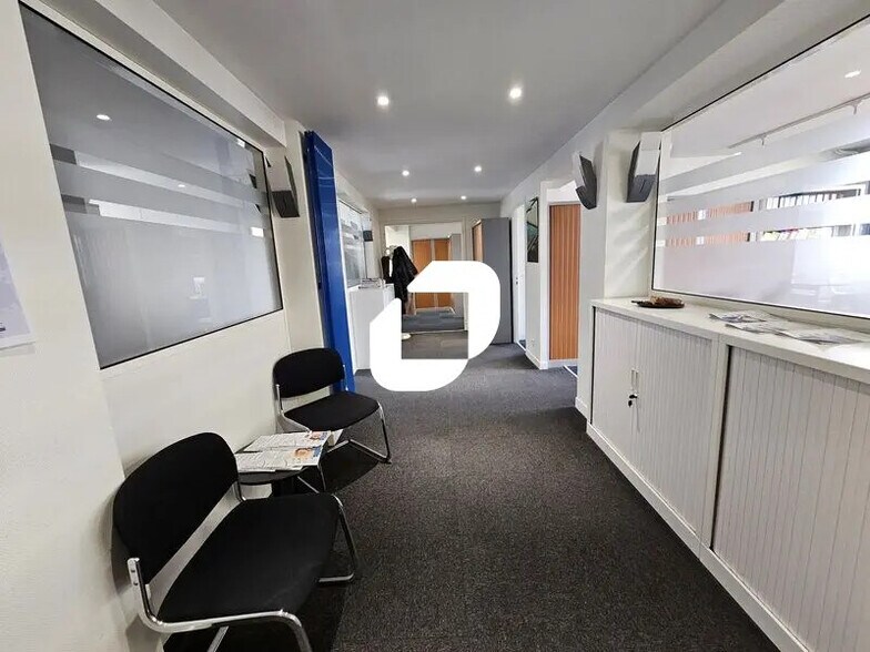 Office in Versailles to rent - Lobby - Image 2 of 21