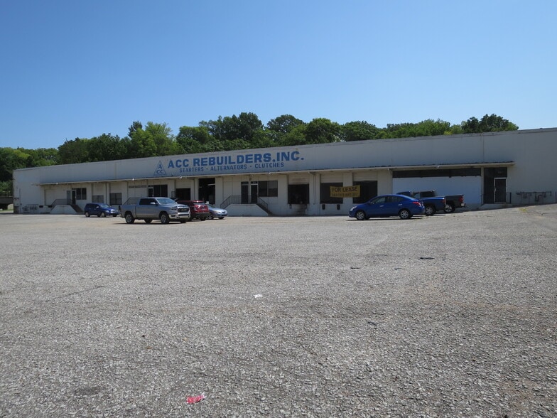 843-863 E. H. Crump Blvd, Memphis, TN for rent - Building Photo - Image 2 of 16