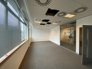 91-99 New London Rd, Chelmsford to rent Interior Photo- Image 1 of 6