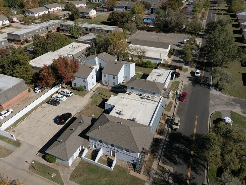 901-911 E Brooks St, Norman, OK for sale - Building Photo - Image 1 of 8