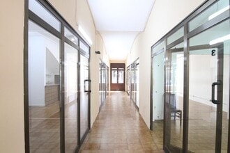 Retail in Olesa de Montserrat, Barcelona to rent Interior Photo- Image 2 of 17