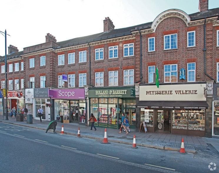 13 King St, Twickenham to rent - Building Photo - Image 1 of 4