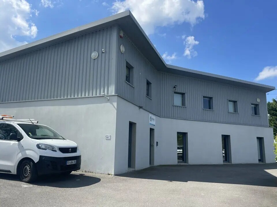 Location Local d'activités 531 m² - Photo 1