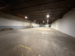 6704 Pingree Rd, Crystal Lake, IL to rent Interior Photo- Image 2 of 5