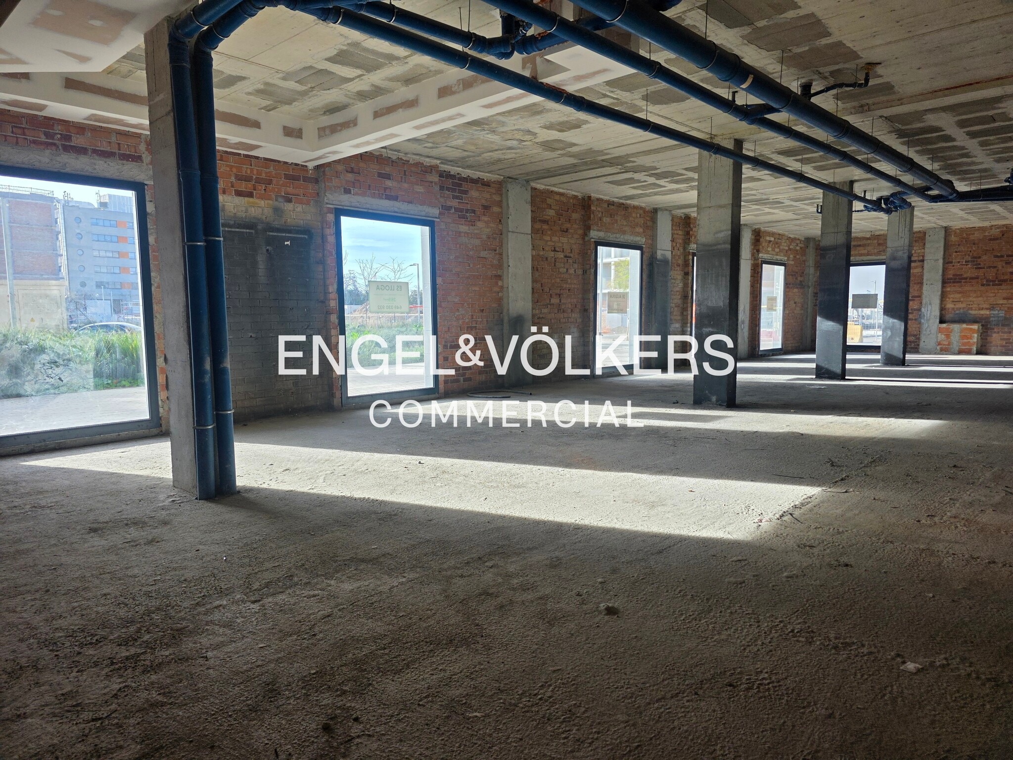 Retail in Barcelona, Barcelona to rent Interior Photo- Image 1 of 6