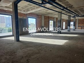 Retail in Barcelona, Barcelona to rent Interior Photo- Image 1 of 6