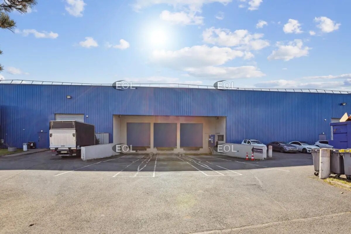 Light Industrial in Gonesse to rent Primary Photo- Image 1 of 14
