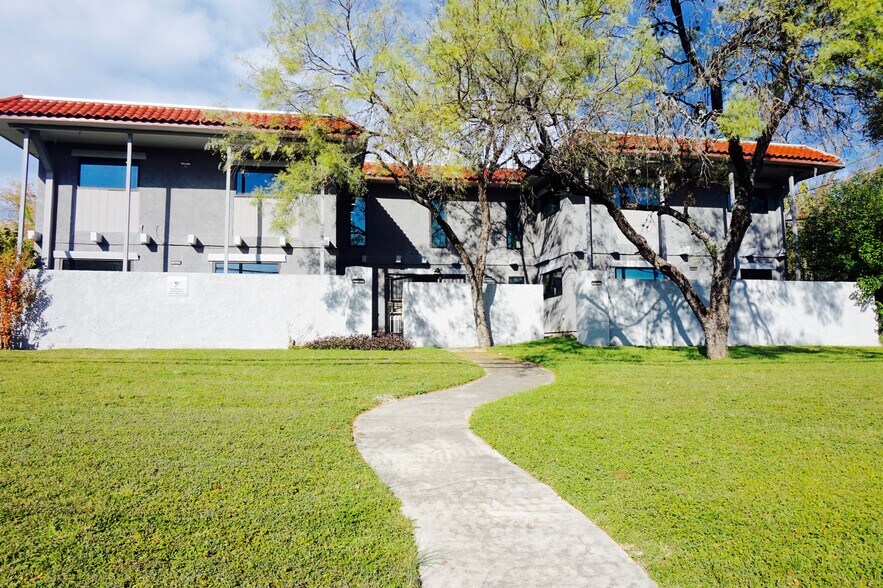 1107 Babcock Rd, San Antonio, TX 78201 UK