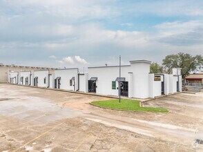 1800 Dabney Dr, Pasadena, TX for rent Building Photo- Image 1 of 8