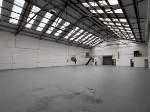 2 Abercromby Ave, High Wycombe to rent Interior Photo- Image 1 of 2