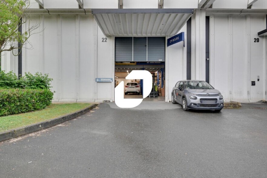 Industrial in Rungis to rent - Building Photo - Image 1 of 15
