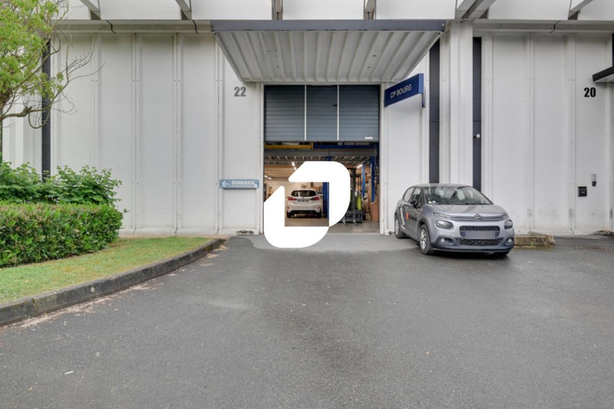 Industrial in Rungis to rent Building Photo- Image 1 of 16