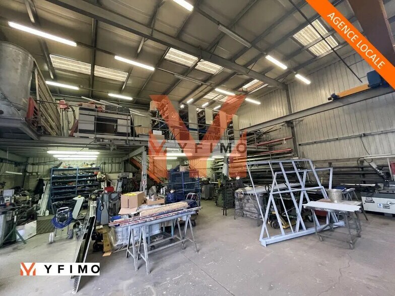 Light Industrial in Bouafle for sale - Interior Photo - Image 2 of 7