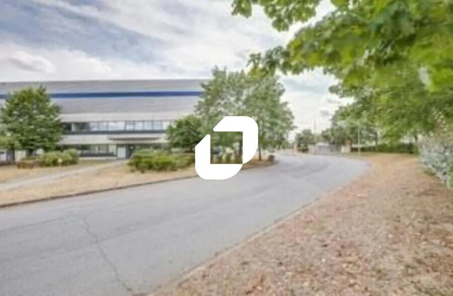 Industrial in Combs-la-Ville to rent - Building Photo - Image 3 of 7