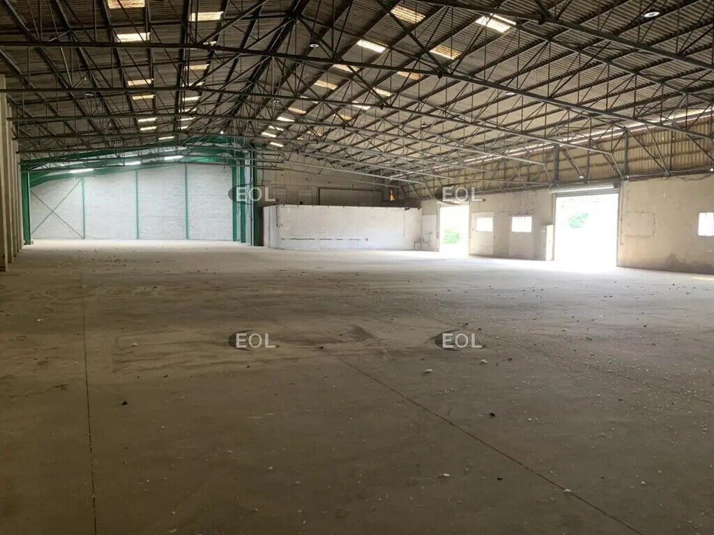 Location Local d'activités 2 022 m² - Photo 1