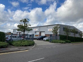 Bracebridge, Camberley for rent Building Photo- Image 1 of 2