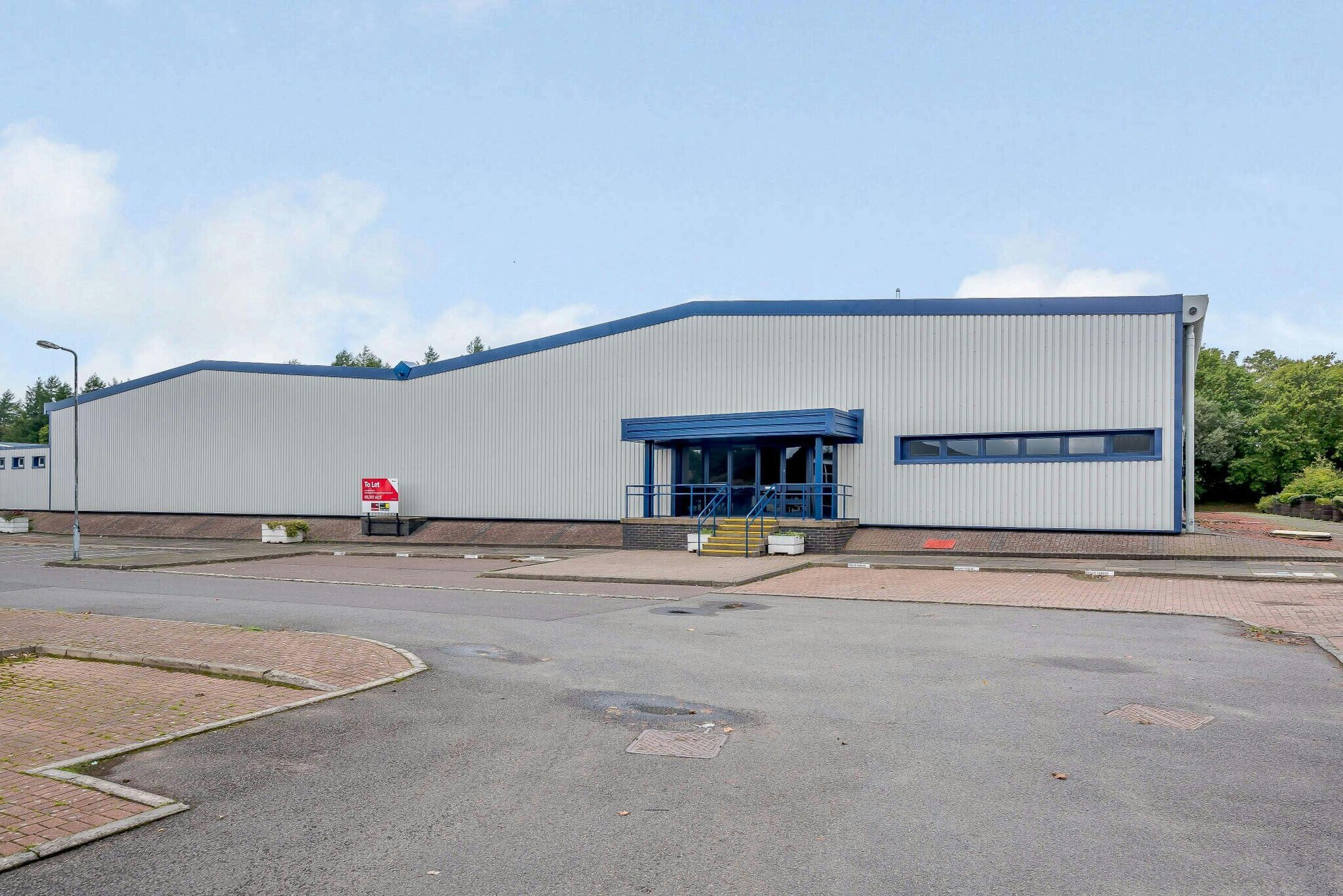 12-20 Napier Pl, Cumbernauld to rent Building Photo- Image 1 of 10