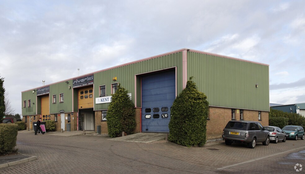 Neptune Clos, Rochester for sale - Primary Photo - Image 1 of 1