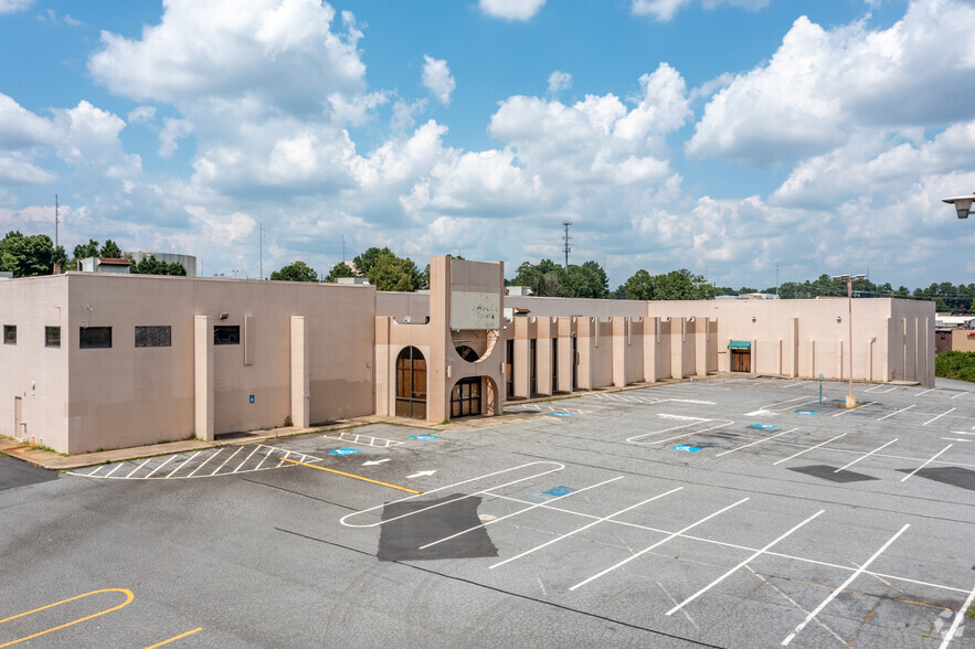 5660 Buford Hwy NE, Atlanta, GA for sale - Primary Photo - Image 1 of 1