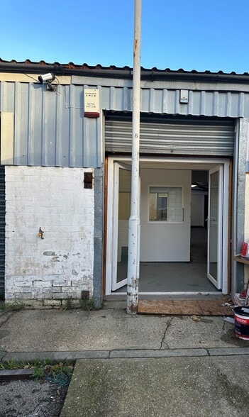 3 Gibcracks, Basildon to rent - Building Photo - Image 3 of 6
