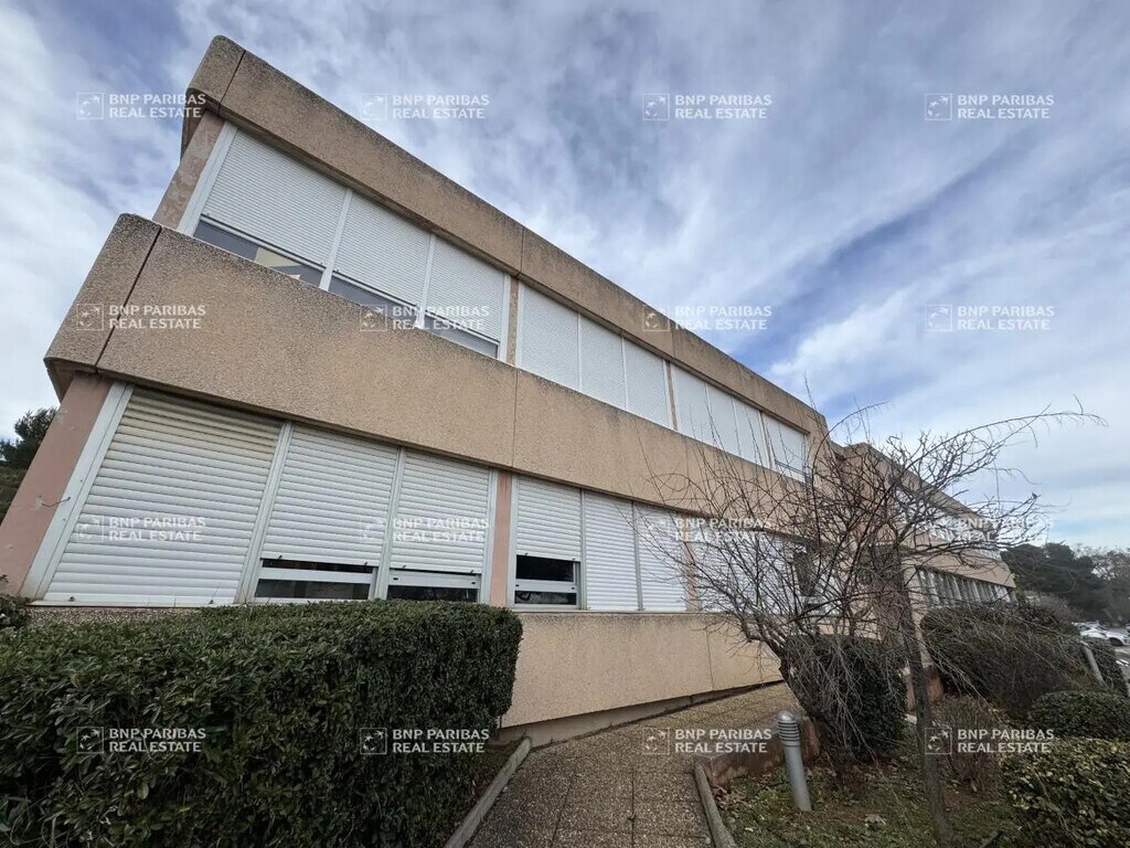 Location Bureaux 246 m² - Photo 1